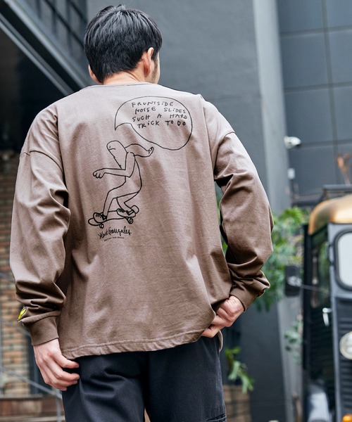 Mark Gonzales（マーク・ゴンザレス）の「Mark Gonzales/マークゴンザレス MONO-MART別注 ビッグシルエット背面BIGプリント 長袖Tee（Tシャツ/カットソー・メンズ・レッド系その他/ダークベージュ/ボルドー/ホワイト系その他/ブラック系その他/ベージュ系その他/グリーン系その他/パープル系その他/ホワイト/ブラック/ダークグリーン/パープル/パープル系その他2/レッド系その他2/グリーン系その他2/ベージュ系その他2/ブラック系その他2/ホワイト系その他2/グリーン系その他4/ベージュ系その他3/グレー系その他/ベージュ系その他5/グリーン系その他3/グレー系その他2/ベージュ系その他4/グレー系その他3/グリーン系その他5/ブラウン系その他/ブルー系その他/その他2/その他3/その他5/その他4/ダークブラウン/アッシュブラウン/その他/ブラック系その他3/ブラック系その他4/ブラウン系その他2/ブラウン系その他4/ホワイト系その他3/ホワイト系その他4/レッド系その他3/レッド系その他4/ブラウン系その他3/ブルー系その他2/グリーン系その他6/グリーン系その他7/グレイッシュベージュ/ベージュ系その他6/ベージュ系その他7/ホワイト系その他5/ブラック系その他5/その他7/その他6/ブルー系その他3/ブルー系その他4/パープル系その他3/パープル系その他4/パープル系その他5・FREE）」の21枚目の写真