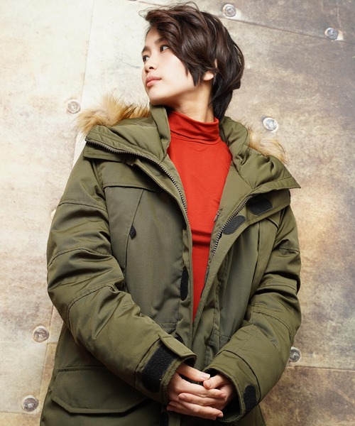 おしゃれスタ（オシャレスタ）の「エコファーフードデザインマウンテンダウンジャケット(IR)（ダウンジャケット/コート・メンズ・ブラック/ベージュ/カーキ/ネイビー・L/M/XL）」の4枚目の写真