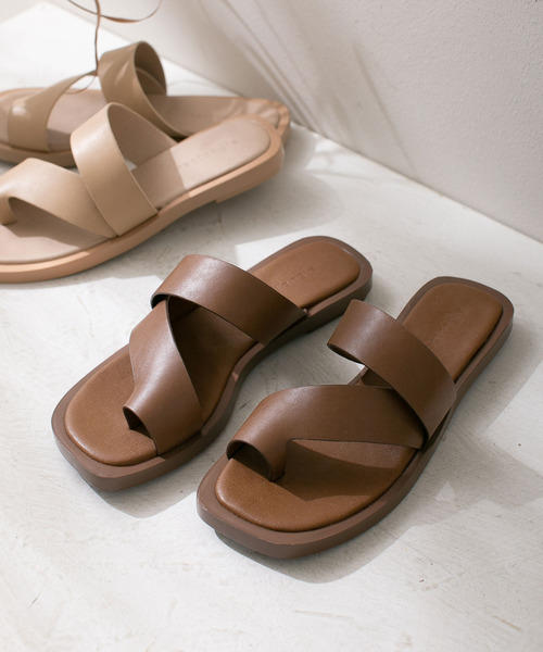 rectangle（レクタングル）の「スクエアトゥフラットトングサンダル（サンダル・レディース・ブラック/ブラウン/アイボリー・23㎝/24㎝/23.5㎝/24.5㎝）」の3枚目の写真