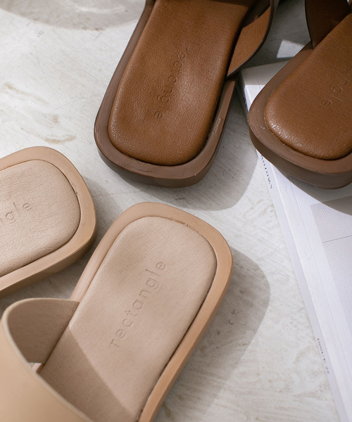 rectangle（レクタングル）の「スクエアトゥフラットトングサンダル（サンダル・レディース・ブラック/ブラウン/アイボリー・23㎝/24㎝/23.5㎝/24.5㎝）」の6枚目の写真