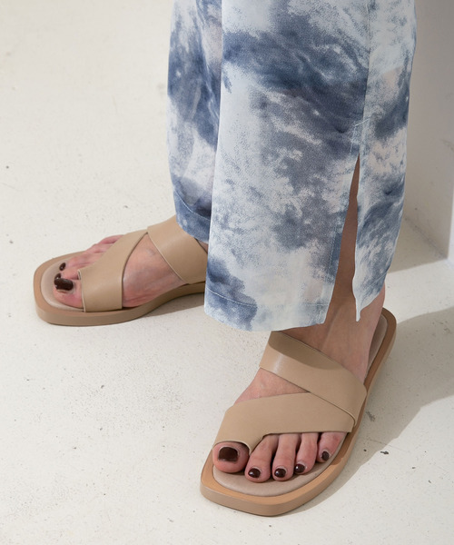 rectangle（レクタングル）の「スクエアトゥフラットトングサンダル（サンダル・レディース・ブラック/ブラウン/アイボリー・23㎝/24㎝/23.5㎝/24.5㎝）」の7枚目の写真