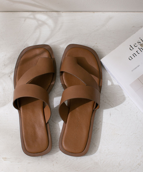 rectangle（レクタングル）の「スクエアトゥフラットトングサンダル（サンダル・レディース・ブラック/ブラウン/アイボリー・23㎝/24㎝/23.5㎝/24.5㎝）」の8枚目の写真