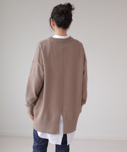 AMERICAN HOLIC（アメリカンホリック）の「バックスリットニットチュニック　＊（ニット/セーター・レディース・ネイビー/アイボリー/ブラック/オリーブ/モカ/グリーン・FREE）」の4枚目の写真