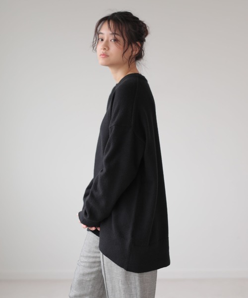 AMERICAN HOLIC（アメリカンホリック）の「バックスリットニットチュニック　＊（ニット/セーター・レディース・ネイビー/アイボリー/ブラック/オリーブ/モカ/グリーン・FREE）」の13枚目の写真