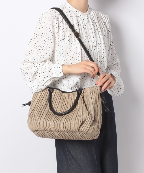 Via Demizon(ビアデミゾン)の「プリーツ加工サマーバッグ ロングショルダー付き(かごバッグ・レディース・アイボリー/ブラウン/ブラック・FREE)」の2枚目の写真