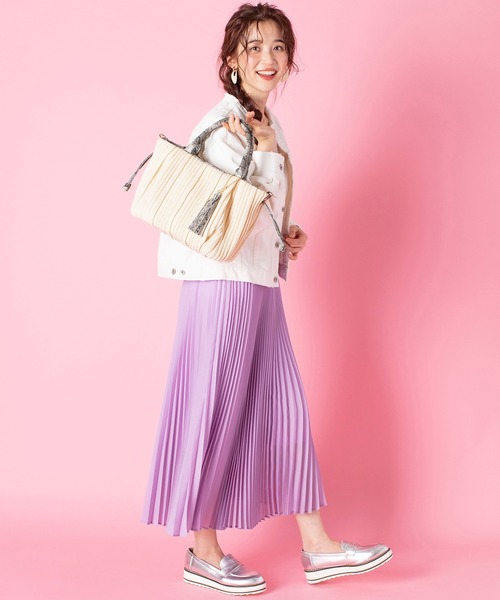 Via Demizon(ビアデミゾン)の「プリーツ加工サマーバッグ ロングショルダー付き(かごバッグ・レディース・アイボリー/ブラウン/ブラック・FREE)」の12枚目の写真