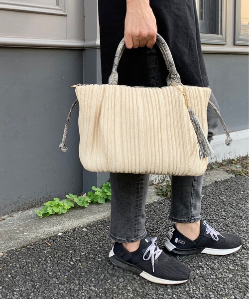 Via Demizon(ビアデミゾン)の「プリーツ加工サマーバッグ ロングショルダー付き(かごバッグ・レディース・アイボリー/ブラウン/ブラック・FREE)」の22枚目の写真