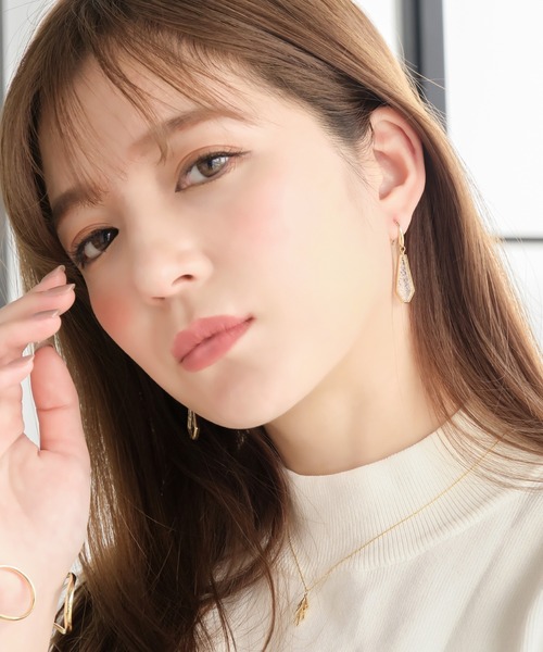 Phoebe（フィービィー）の「モダンキリコスウィングフックピアス（ピアス（両耳用）・レディース・ゴールド・FREE）」の5枚目の写真