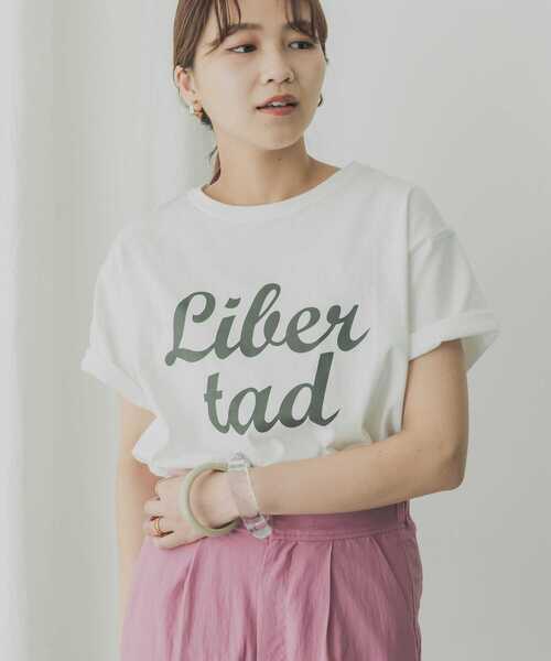 KBF+(ケービーエフプラス)の「KBF+ LibertadロゴTシャツ(Tシャツ/カットソー・レディース・オフホワイト/ベージュ系その他/チャコールグレー・ONE)」の10枚目の写真