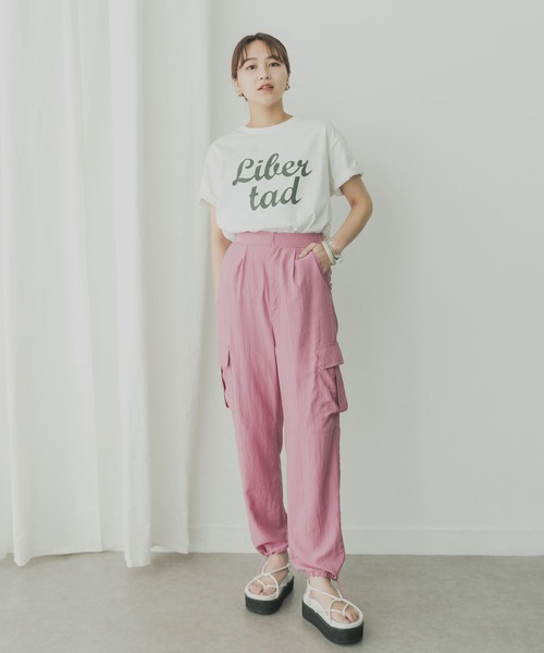 KBF+(ケービーエフプラス)の「KBF+ LibertadロゴTシャツ(Tシャツ/カットソー・レディース・オフホワイト/ベージュ系その他/チャコールグレー・ONE)」の12枚目の写真