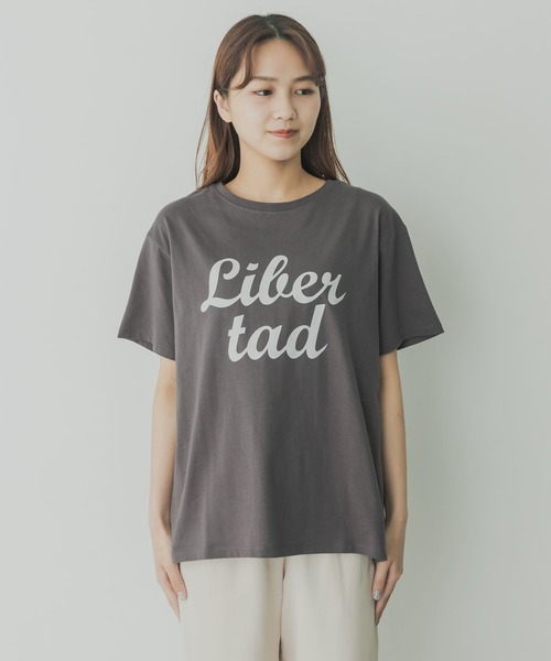 KBF+(ケービーエフプラス)の「KBF+ LibertadロゴTシャツ(Tシャツ/カットソー・レディース・オフホワイト/ベージュ系その他/チャコールグレー・ONE)」の13枚目の写真