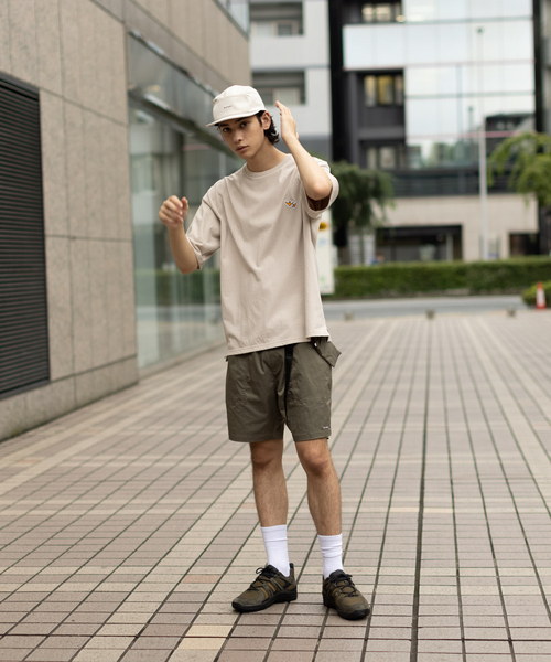 Mark Gonzales(マーク・ゴンザレス)の「【Mark Gonzales / マークゴンザレス】 別注 カラー バックプリント Tシャツ(Tシャツ/カットソー・メンズ・ホワイト/ベージュ/ブラック/ライラック・46/48)」の6枚目の写真