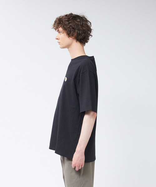 Mark Gonzales(マーク・ゴンザレス)の「【Mark Gonzales / マークゴンザレス】 別注 カラー バックプリント Tシャツ(Tシャツ/カットソー・メンズ・ホワイト/ベージュ/ブラック/ライラック・46/48)」の9枚目の写真