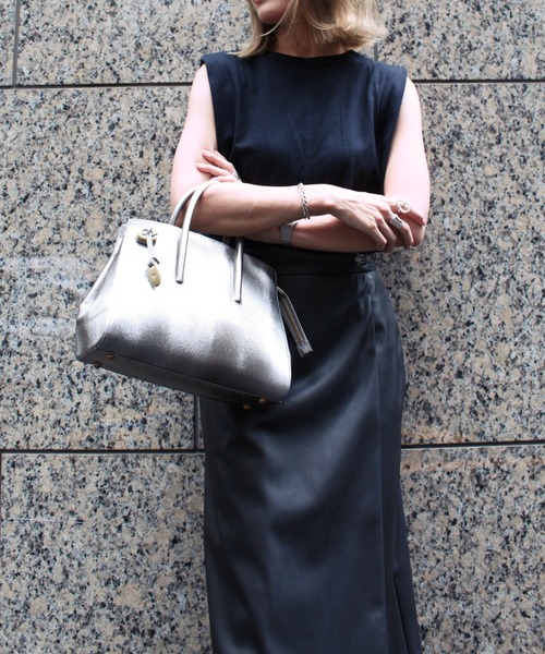 TOFF&LOADSTONE（トフアンドロードストーン）の「Scrap Book別注【TOFF＆LOADSTONE】ジョリーメタリックミンクSV（トートバッグ・レディース・シルバー系その他・FREE）」の3枚目の写真