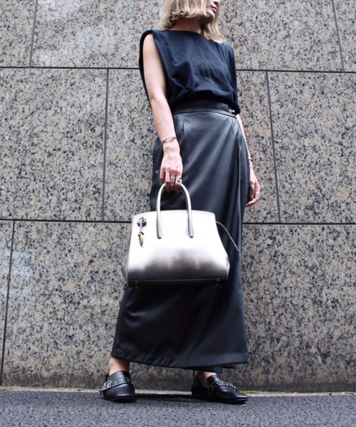 TOFF&LOADSTONE（トフアンドロードストーン）の「Scrap Book別注【TOFF＆LOADSTONE】ジョリーメタリックミンクSV（トートバッグ・レディース・シルバー系その他・FREE）」の2枚目の写真