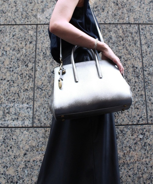 TOFF&LOADSTONE（トフアンドロードストーン）の「Scrap Book別注【TOFF＆LOADSTONE】ジョリーメタリックミンクSV（トートバッグ・レディース・シルバー系その他・FREE）」の4枚目の写真