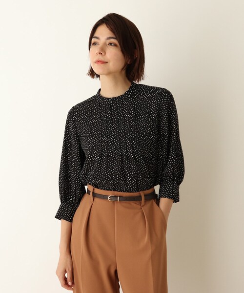 DRESKIP(ドレスキップ)の「◆イージーケアピンタック袖パールブラウス(シャツ/ブラウス・レディース・パープル/イエロー/ライトベージュ/ホワイト系3/ブラック系/ブルー系・02/03/04)」の3枚目の写真