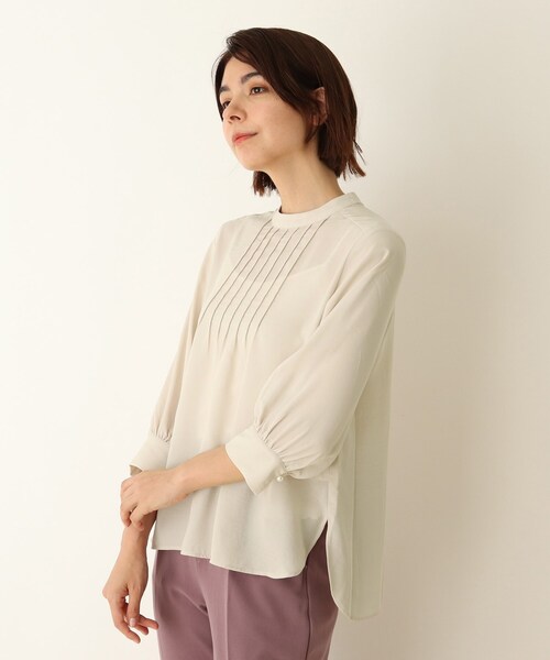 DRESKIP(ドレスキップ)の「◆イージーケアピンタック袖パールブラウス(シャツ/ブラウス・レディース・パープル/イエロー/ライトベージュ/ホワイト系3/ブラック系/ブルー系・02/03/04)」の4枚目の写真