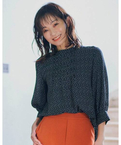 DRESKIP(ドレスキップ)の「◆イージーケアピンタック袖パールブラウス(シャツ/ブラウス・レディース・パープル/イエロー/ライトベージュ/ホワイト系3/ブラック系/ブルー系・02/03/04)」の7枚目の写真