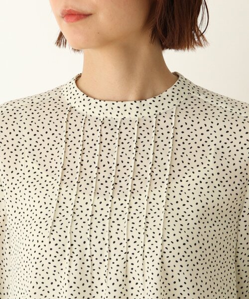 DRESKIP(ドレスキップ)の「◆イージーケアピンタック袖パールブラウス(シャツ/ブラウス・レディース・パープル/イエロー/ライトベージュ/ホワイト系3/ブラック系/ブルー系・02/03/04)」の11枚目の写真