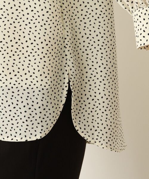 DRESKIP(ドレスキップ)の「◆イージーケアピンタック袖パールブラウス(シャツ/ブラウス・レディース・パープル/イエロー/ライトベージュ/ホワイト系3/ブラック系/ブルー系・02/03/04)」の14枚目の写真