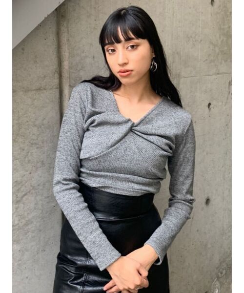 EMODA（エモダ）の「フロントクロストップ（Tシャツ/カットソー・レディース・ブラック/グレー/カーキ・FREE）」の7枚目の写真