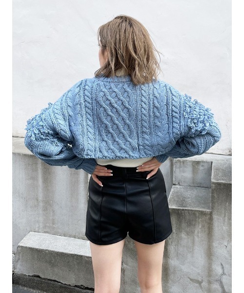 ENVYM（アンビー）の「フリンジケーブルショートニット（ニット/セーター・レディース・ブルー/ホワイト/ブラック・FREE）」の4枚目の写真