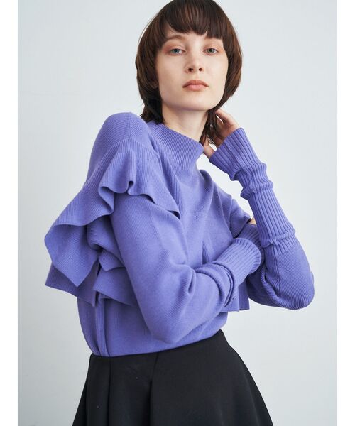 ELENDEEK（エレンディーク）の「フレアケープライクニット（ニット/セーター・レディース・オフホワイト/ラベンダー/ブラック・FREE）」の3枚目の写真