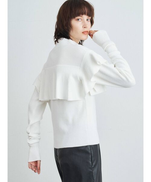 ELENDEEK（エレンディーク）の「フレアケープライクニット（ニット/セーター・レディース・オフホワイト/ラベンダー/ブラック・FREE）」の4枚目の写真