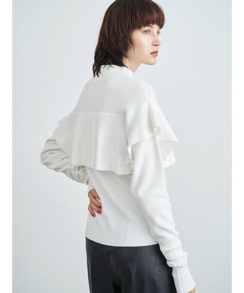 ELENDEEK（エレンディーク）の「フレアケープライクニット（ニット/セーター・レディース・オフホワイト/ラベンダー/ブラック・FREE）」の9枚目の写真