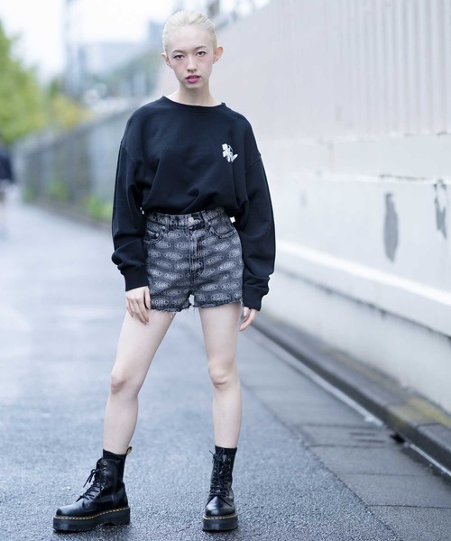 X-girl（エックスガール）の「PEACHY LOGO CREW SWEAT TOP（スウェット・レディース・ブラック/ベージュ/ホワイト・S/M/L/XL）」の21枚目の写真