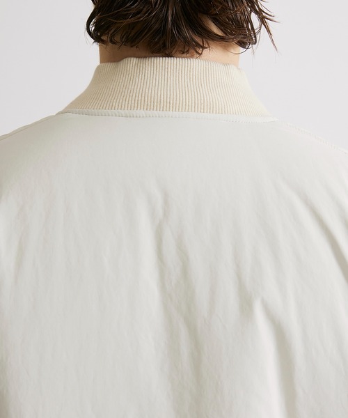 UNITED TOKYO（ユナイテッドトウキョウ）の「リバーシブルボンバージャケット（MA-1・メンズ・ブラック/アイボリー/ベージュ・1/3/2）」の4枚目の写真