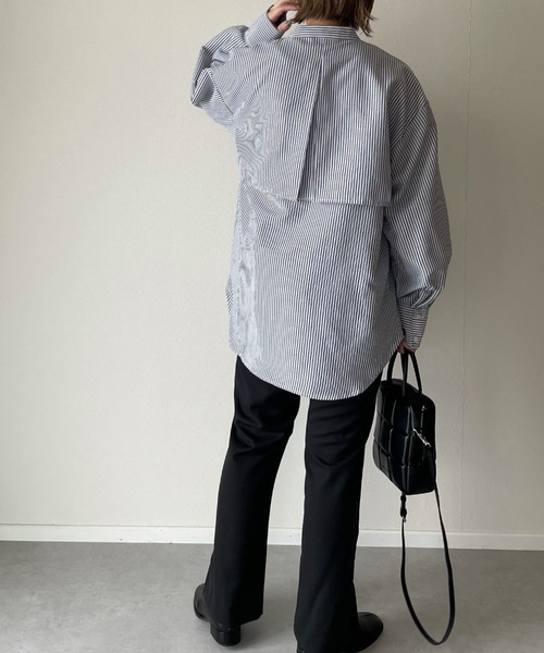 y/m by misato(イムバイミサト)の「ストライプケープシャツ(シャツ/ブラウス・レディース・ブラック/ブルー/グリーン・FREE)」の5枚目の写真