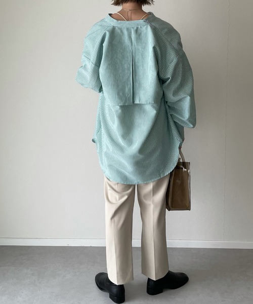 y/m by misato(イムバイミサト)の「ストライプケープシャツ(シャツ/ブラウス・レディース・ブラック/ブルー/グリーン・FREE)」の9枚目の写真