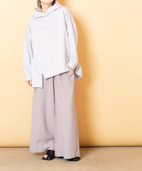 OSMOSIS(オズモーシス)の「【WEB限定アイテム】フードプルオーバー(パーカー・レディース・ライトグレー/ブラック/ダークグレー・ONE SIZE)」の4枚目の写真