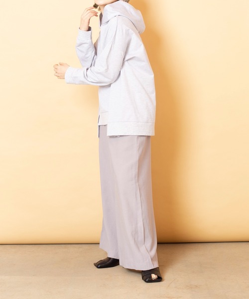 OSMOSIS(オズモーシス)の「【WEB限定アイテム】フードプルオーバー(パーカー・レディース・ライトグレー/ブラック/ダークグレー・ONE SIZE)」の5枚目の写真