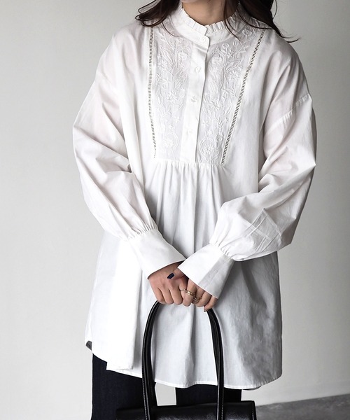 Riberry（リベリー）の「綿ローン刺繍チュニックブラウス（シャツ/ブラウス・レディース・オフホワイト/ブラック/ミント/ブルー・MEDIUM）」の2枚目の写真