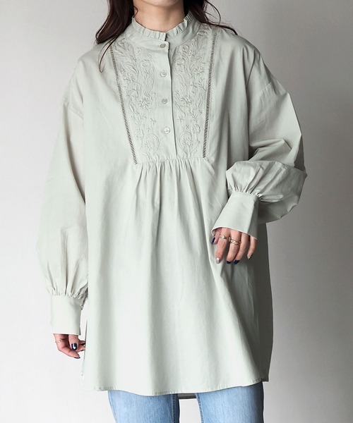 Riberry（リベリー）の「綿ローン刺繍チュニックブラウス（シャツ/ブラウス・レディース・オフホワイト/ブラック/ミント/ブルー・MEDIUM）」の3枚目の写真