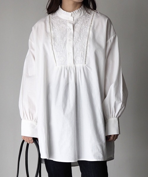 Riberry（リベリー）の「綿ローン刺繍チュニックブラウス（シャツ/ブラウス・レディース・オフホワイト/ブラック/ミント/ブルー・MEDIUM）」の11枚目の写真