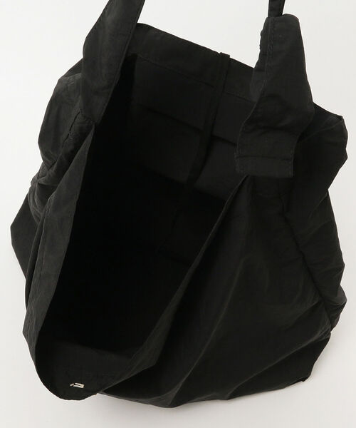 BEAMS LIGHTS（ビームスライツ）の「BEAMS LIGHTS / バンブー釦 ショルダーバッグ（ショルダーバッグ・メンズ・ブラック/ベージュ/サックスブルー・FREE）」の5枚目の写真