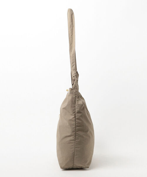 BEAMS LIGHTS（ビームスライツ）の「BEAMS LIGHTS / バンブー釦 ショルダーバッグ（ショルダーバッグ・メンズ・ブラック/ベージュ/サックスブルー・FREE）」の7枚目の写真