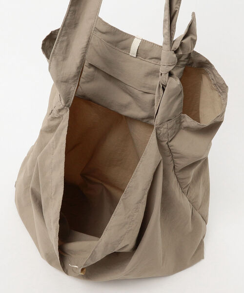 BEAMS LIGHTS（ビームスライツ）の「BEAMS LIGHTS / バンブー釦 ショルダーバッグ（ショルダーバッグ・メンズ・ブラック/ベージュ/サックスブルー・FREE）」の10枚目の写真