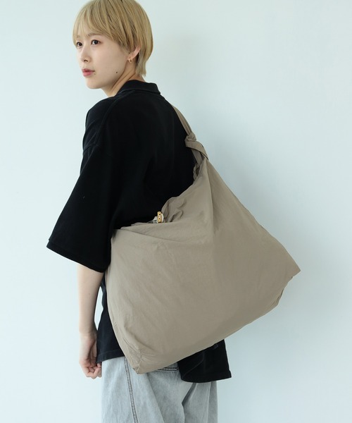 BEAMS LIGHTS（ビームスライツ）の「BEAMS LIGHTS / バンブー釦 ショルダーバッグ（ショルダーバッグ・メンズ・ブラック/ベージュ/サックスブルー・FREE）」の17枚目の写真