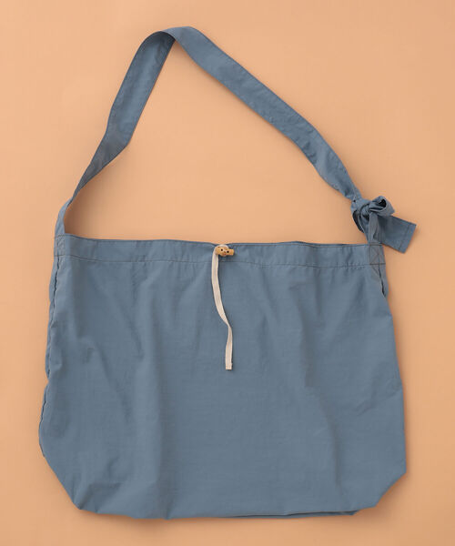 BEAMS LIGHTS（ビームスライツ）の「BEAMS LIGHTS / バンブー釦 ショルダーバッグ（ショルダーバッグ・メンズ・ブラック/ベージュ/サックスブルー・FREE）」の16枚目の写真