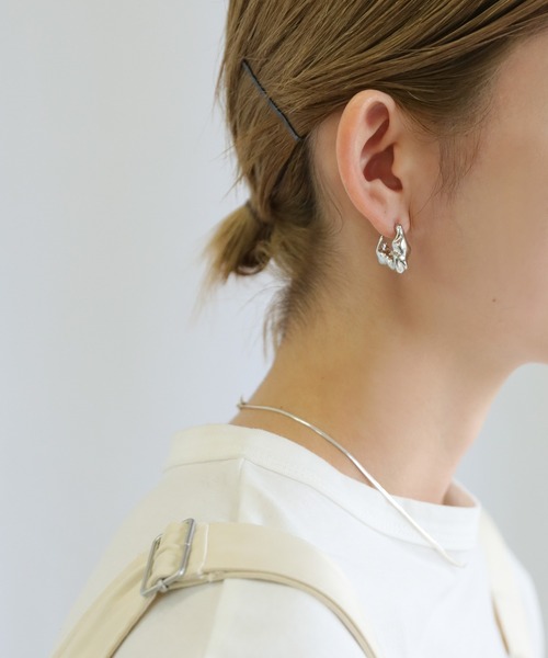 select MOCA（セレクトモカ）の「ミニLAVAピアス（ピアス（両耳用）・レディース・シルバー/ゴールド・FREE）」の2枚目の写真