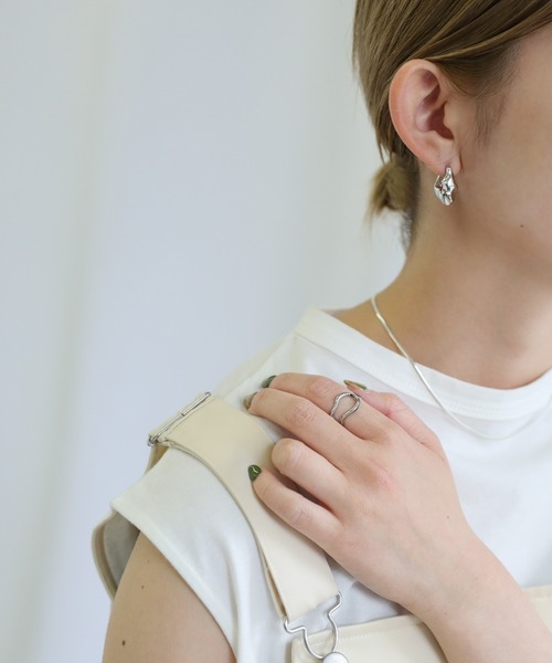 select MOCA（セレクトモカ）の「ミニLAVAピアス（ピアス（両耳用）・レディース・シルバー/ゴールド・FREE）」の5枚目の写真