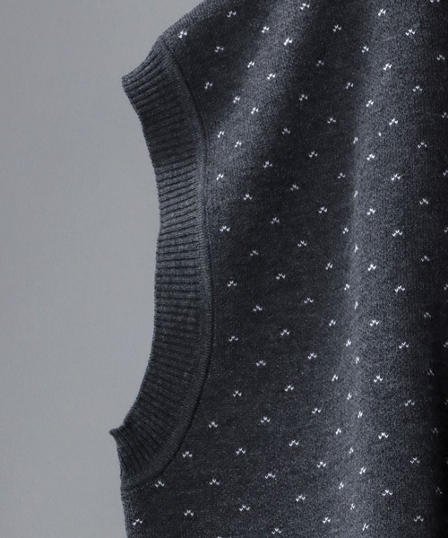 SITRY（シトリー）の「Big silhouette Patterned Knit vest/ビッグシルエット 総柄 ニットベスト（ベスト・メンズ・チャコールグレー/グリーン/グリーン系その他/ベージュ系その他2/グリーン系その他3/ベージュ/ベージュ系その他/グレー系その他3/グリーン系その他2/ブラック/グレー系その他/グレー系その他2・XL/L/M）」の17枚目の写真