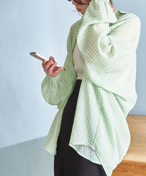 WEGO(ウィゴー)の「WEGO/シアーボリュームスリーブシャツ(シャツ/ブラウス・レディース・ブラック/オフホワイト/ピンク/ライトイエロー/ベージュ系その他2/グリーン系その他2/ブルー系その他4/ライトパープル/グリーン/オレンジ系その他5/ブラウン・FREE)」の14枚目の写真