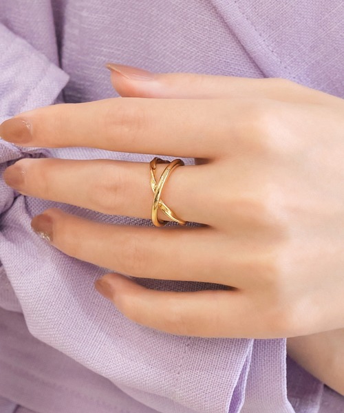 Phoebe（フィービィー）の「2wayクロッシングパスリング&イヤーカフ（リング・レディース・イエローゴールド/シルバー×ゴールド・FREE）」の2枚目の写真