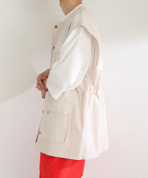 SENSE OF PLACE by URBAN RESEARCH(センスオブプレイスバイアーバンリサーチ)の「『ユニセックス』マルチポケットミリタリーベスト(ベスト・メンズ・ライトカーキ/ブラック/ライトベージュ・LARGE/MEDIUM)」の4枚目の写真